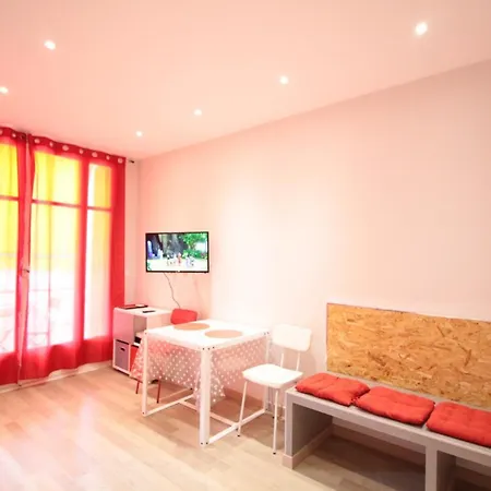 Red Buffa شقة *