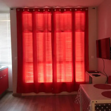 Red Buffa شقة